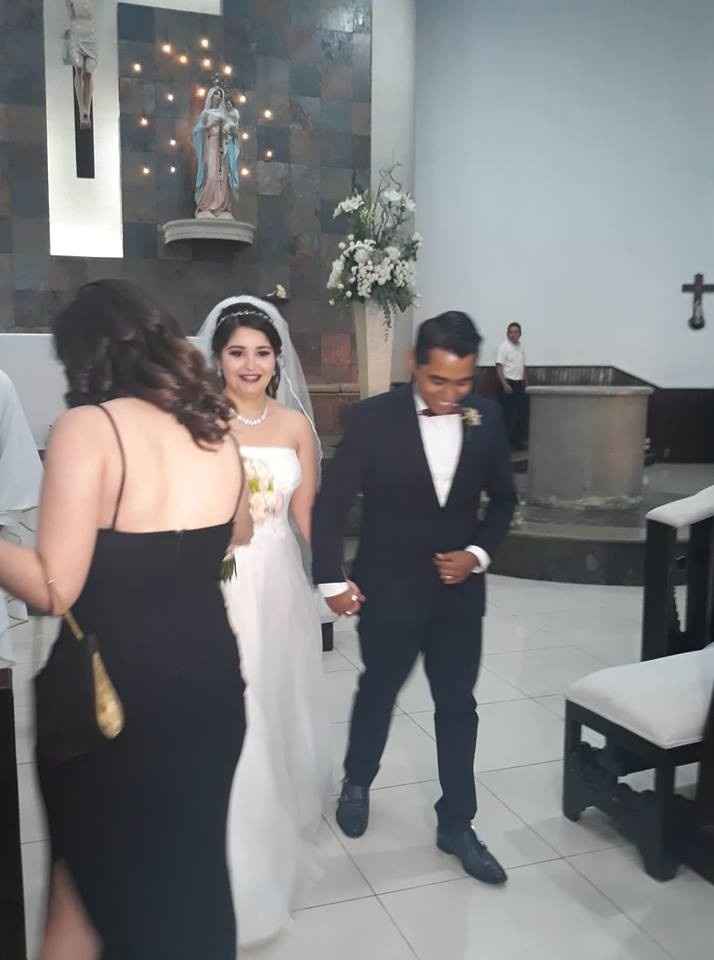 Saliendo de la iglesia 