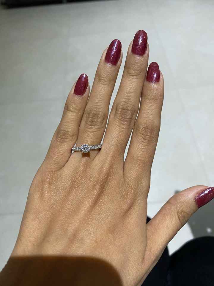 Mi anillo de compromiso, Leslie - 1