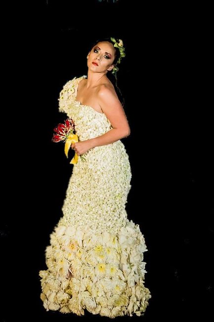 Vestidos de novia con flores naturales 6