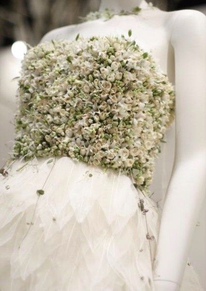 Vestidos de novia con flores naturales 9