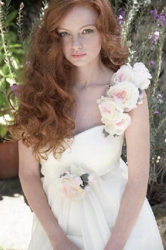 Vestidos de novia con flores naturales 11