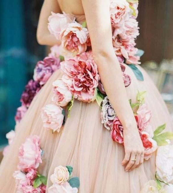 Vestidos de novia con flores naturales 13
