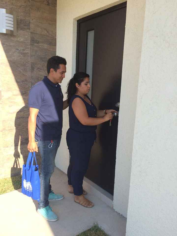 Abriendo la puerta por primera vez, despues de que fuimos a verla!!