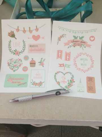 dos hojas de calcas y una pluma!!