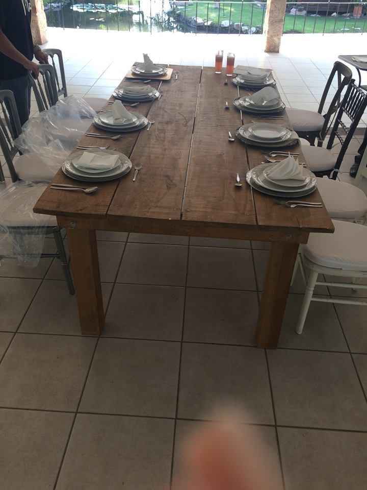 le falto la guia pero no alcanzaron a llevar con el muestrario.. pero estas sera u na de las 3 mesas