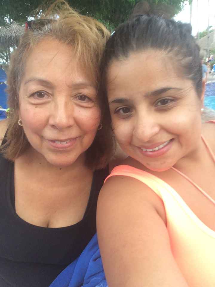  Foto con su suegra - 1