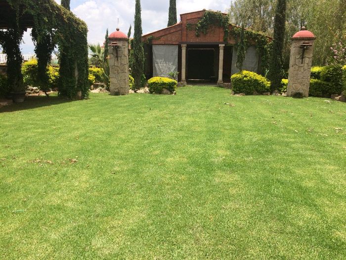 en este lugar el montaje de  las mesas para los invitados!!