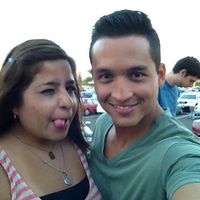 esta es nuestra primer foto en abril del 2015 jajajajaja a el no le gusta! incluso quiere borrarla j
