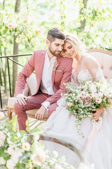 Trajes de novio en color rosa 💗 2