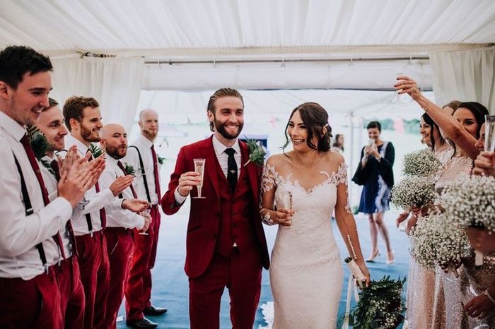 Trajes en color rojo ❤️ 7