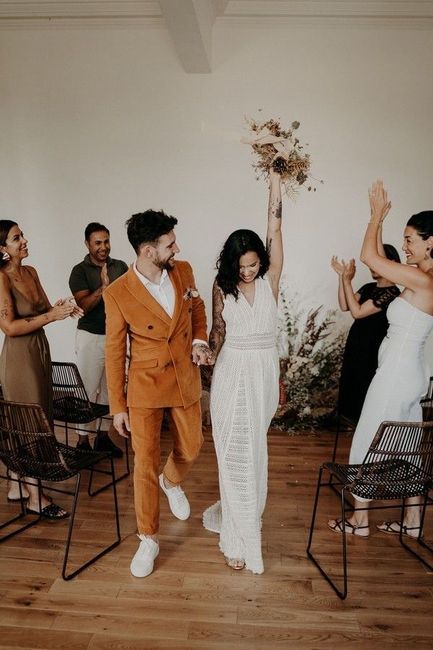 Traje de novio en color naranja 🧡 9