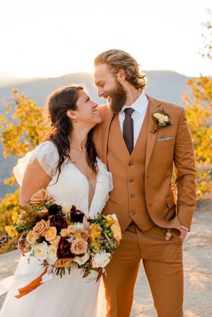 Traje de novio en color naranja 🧡 12