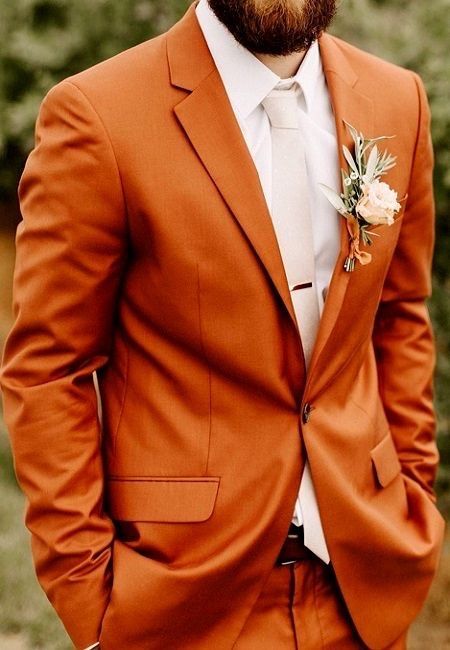 Traje de novio en color naranja 🧡 18
