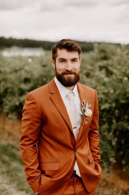 Traje de novio en color naranja 🧡 25