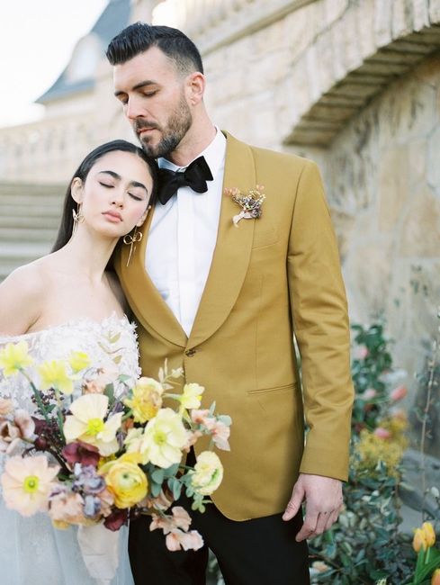 Traje de novio en color amarillo 💛 10