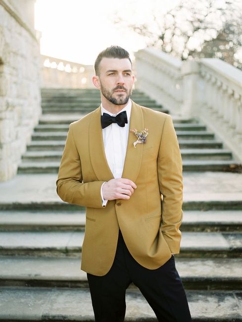 Traje de novio en color amarillo 💛 11