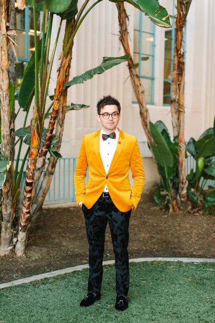 Traje de novio en color amarillo 💛 12