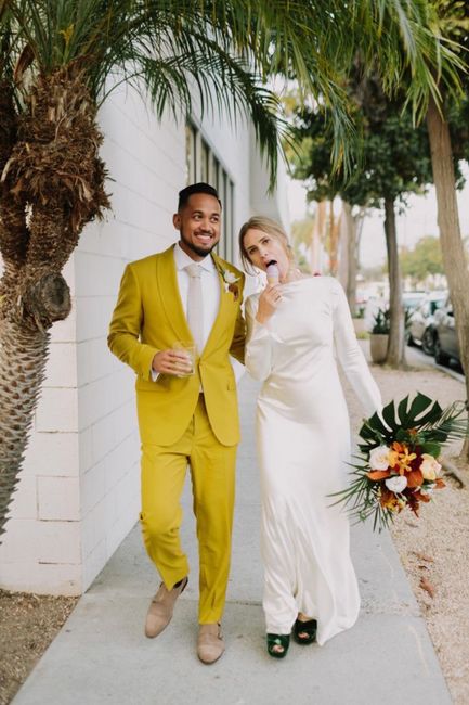 Traje de novio en color amarillo 💛 16