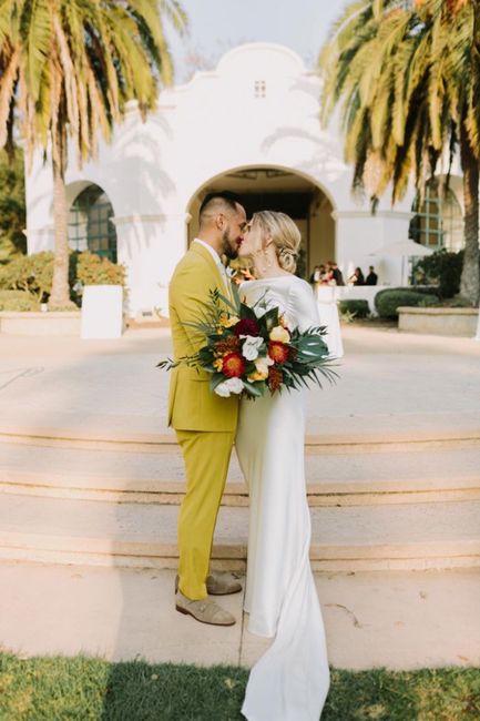 Traje de novio en color amarillo 💛 17