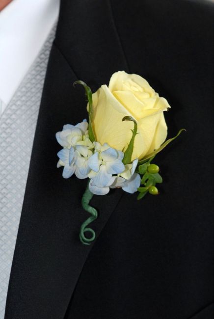 Botonier en color amarillo 💛 2