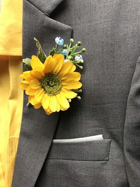 Botonier en color amarillo 💛 25