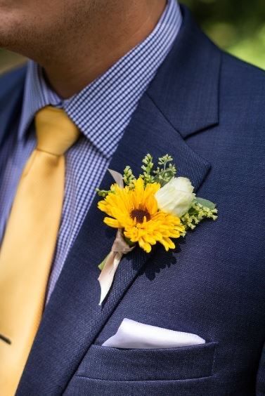 Botonier en color amarillo 💛 27