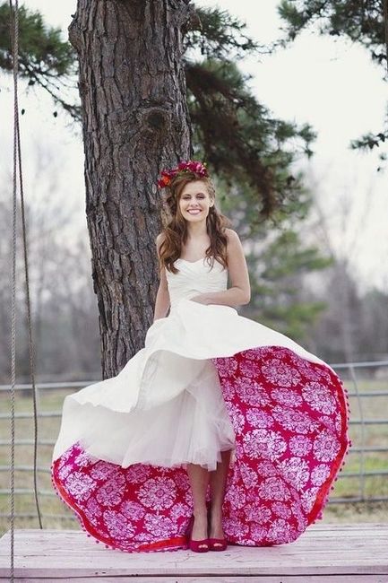 Vestidos de novia con detalles en color rosa 💗 11