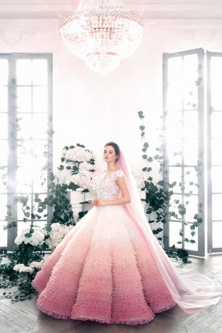 Vestidos de novia con detalles en color rosa 💗 12