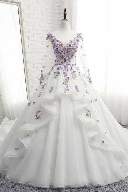 Vestidos de novia con detalles en color morado 💜 1