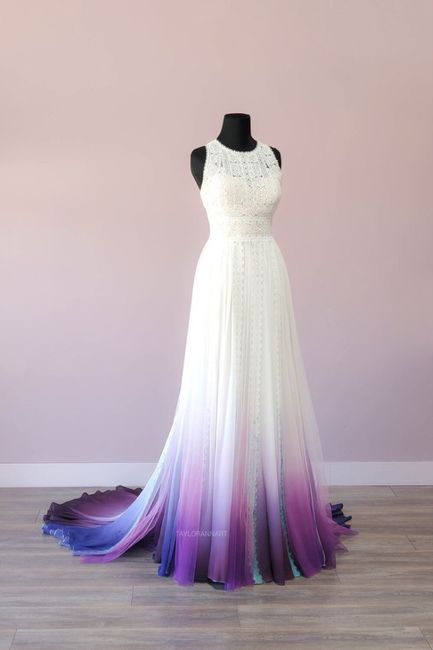 Vestidos de novia con detalles en color morado 💜 4