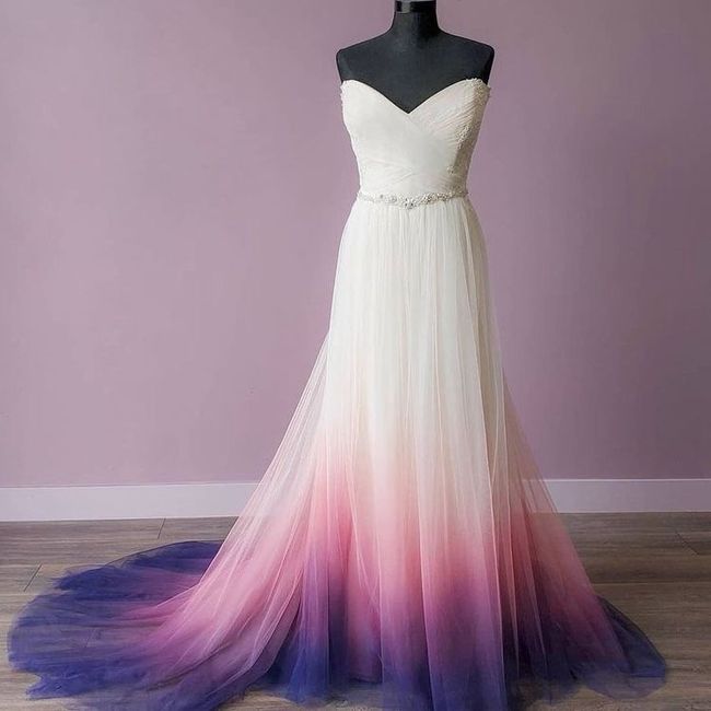 Vestidos de novia con detalles en color morado 💜 5