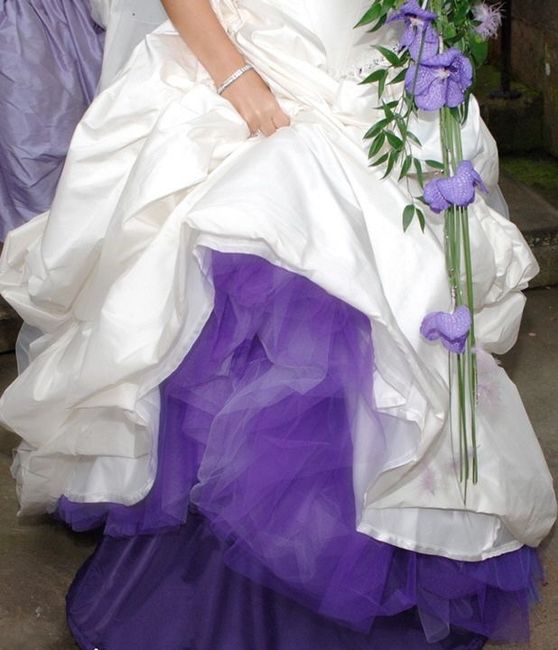 Vestidos de novia con detalles en color morado 💜 10