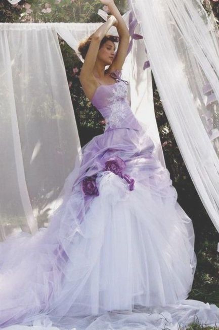 Vestidos de novia con detalles en color morado 💜 15