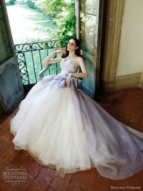 Vestidos de novia con detalles en color morado 💜 16