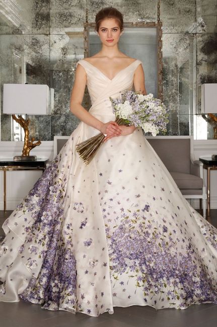 Vestidos de novia con detalles en color morado 💜 26
