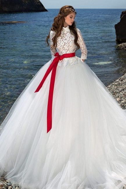 Vestidos de novia con detalles en color rojo ❤️ 1