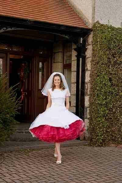 Vestidos de novia con detalles en color rojo ❤️ 3