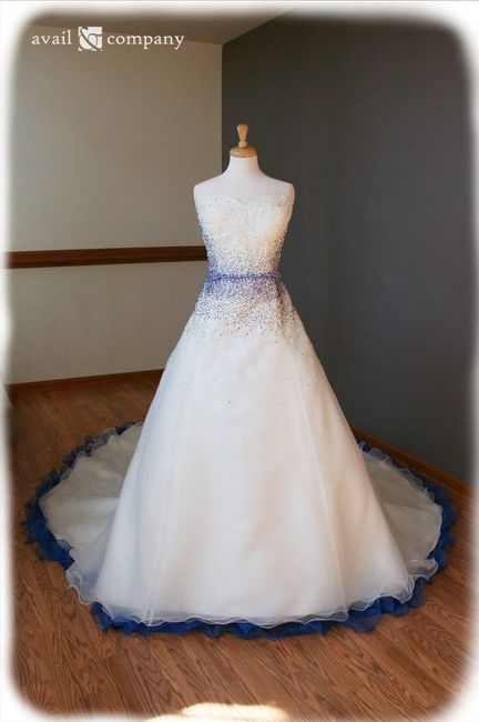 Vestidos de novia con detalles en color azul 💙 8