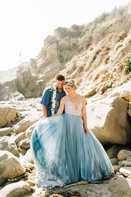 Vestidos de novia con detalles en color azul 💙 10