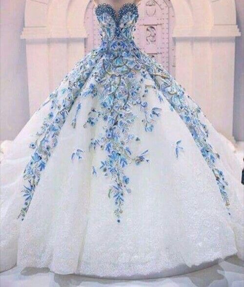 Vestidos de novia con detalles en color azul 💙 11
