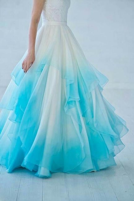 Vestidos de novia con detalles en color azul 💙 12