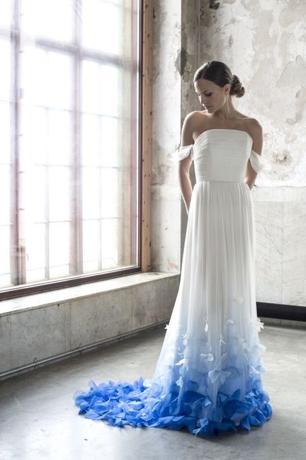 Vestidos de novia con detalles en color azul 💙 16