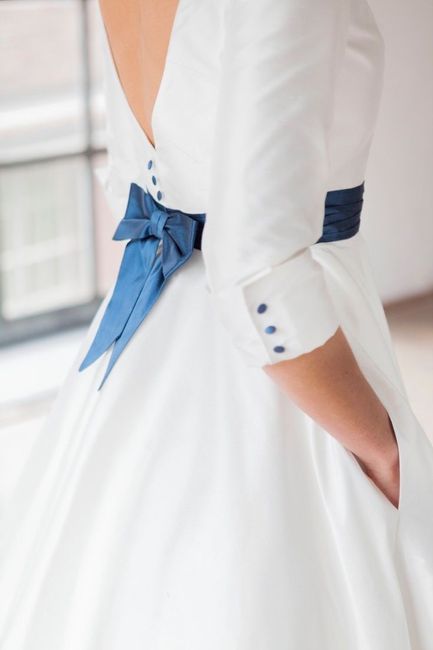 Vestidos de novia con detalles en color azul 💙 19