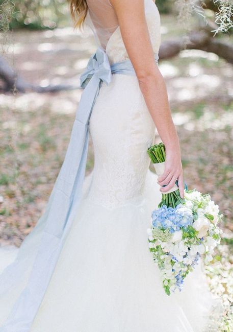Vestidos de novia con detalles en color azul 💙 22