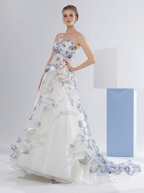 Vestidos de novia con detalles en color azul 💙 23