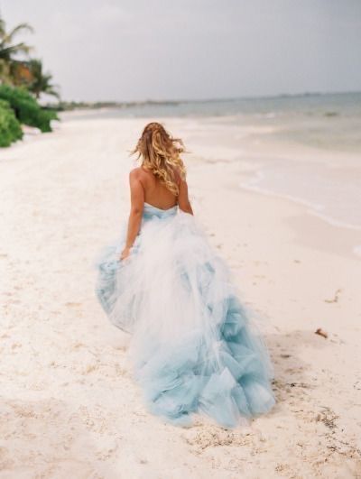 Vestidos de novia con detalles en color azul 💙 24