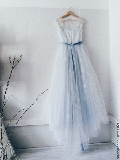 Vestidos de novia con detalles en color azul 💙 30