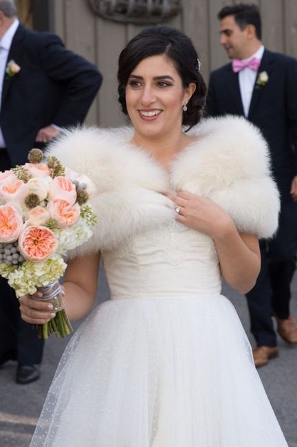 Que recomiendan usar arriba del vestido ya que mi boda será en enero por lo cual siempre hace frio ? 8