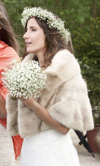 Que recomiendan usar arriba del vestido ya que mi boda será en enero por lo cual siempre hace frio ? 11