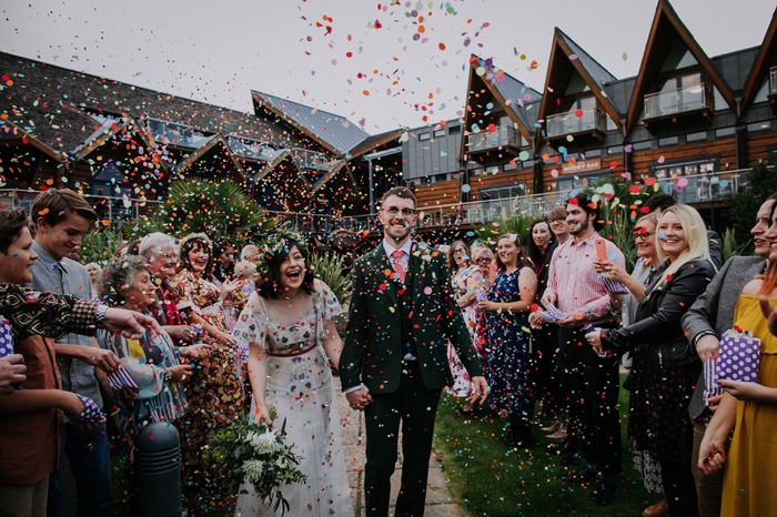 Alice + Ben: Una boda colorida en un mini golf de dinosaurios 4